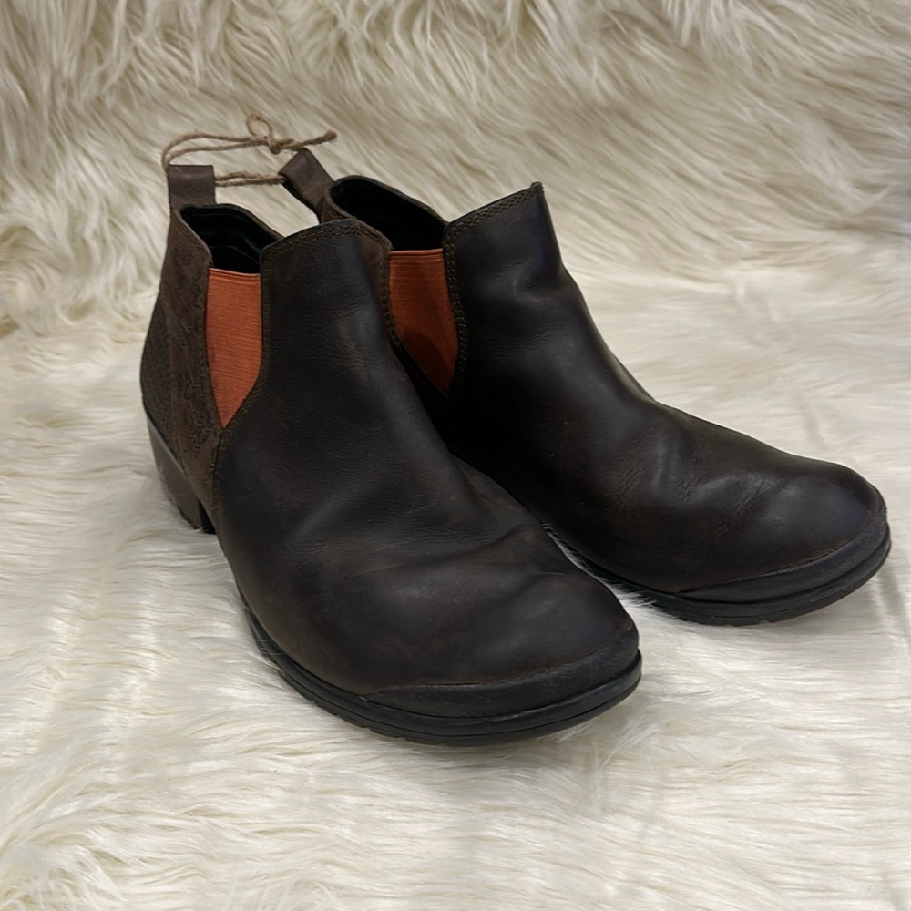 KEEN Morrison Chelsea Ankle Dress Boots Womens Brown Leather 2" Heels